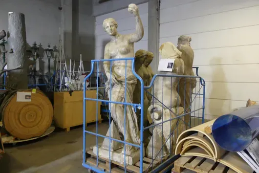 1x sculpture