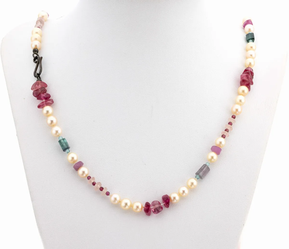 Parel-kleursteen collier, Akoya gekweekte parels, diameter ca. 6,0-6,2 mm, toermalijnen, rozenkwarts en