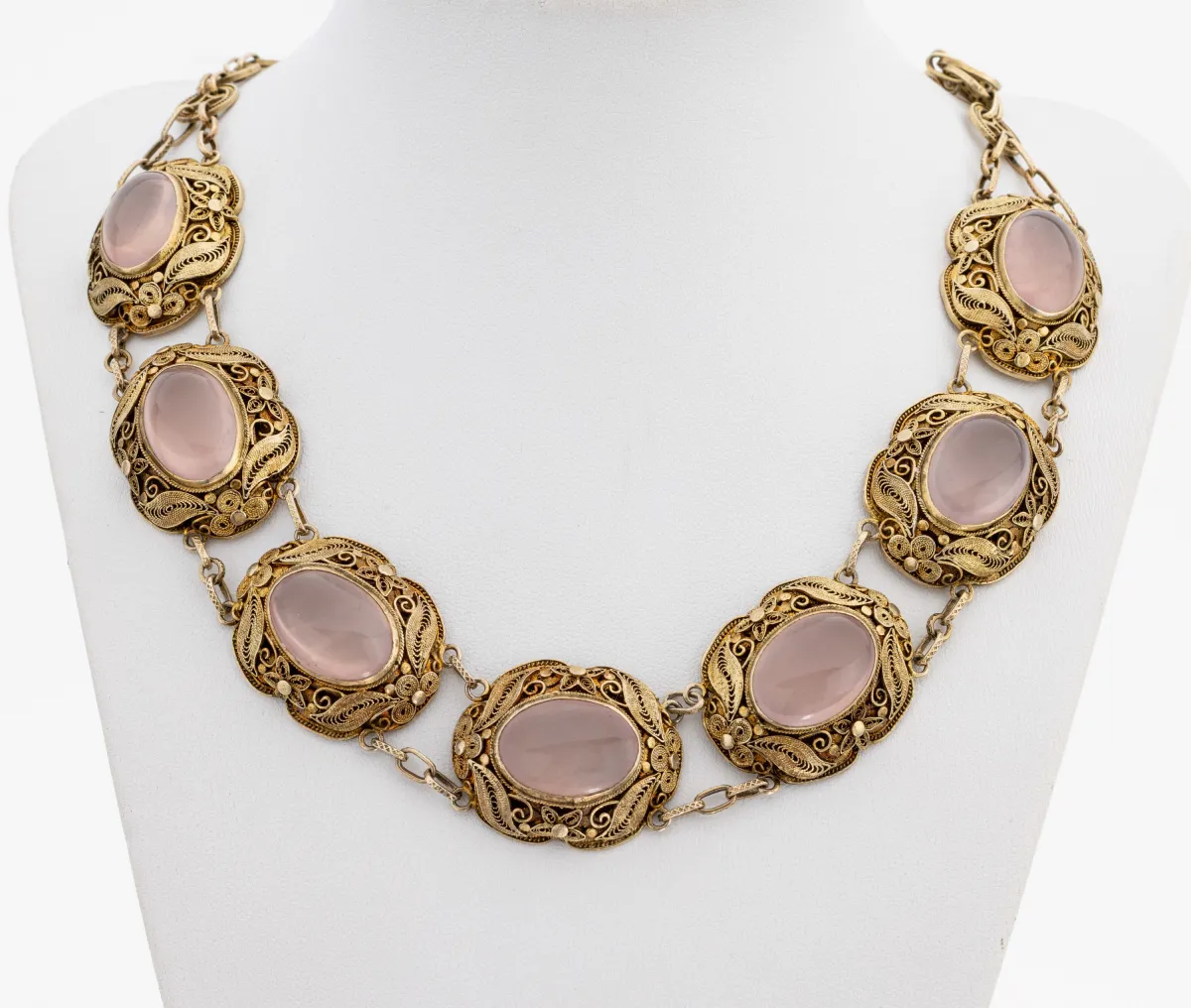 Rozenkwarts collier, China jaren 1950-60, verzilverd, schakels van filigraandraad, 7