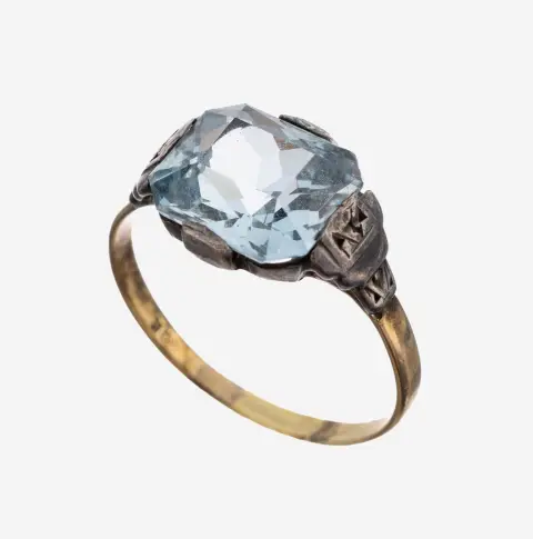 Bague en or 14 ct avec pierre de couleur, années 1930, or 585/000, tête argent, synthétique facettée
