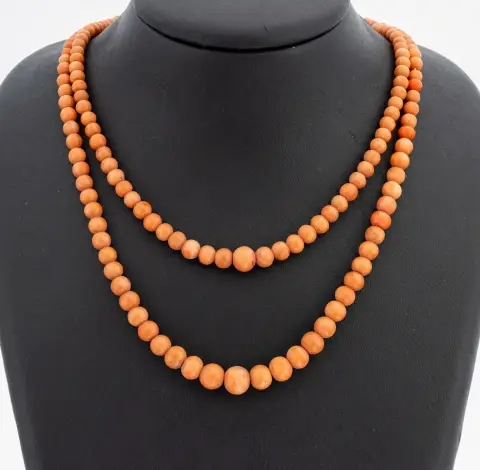 Collier de corail, Italie vers 1900, perles de corail sur 2 rangs, diam. env. 4,2-9,2 mm