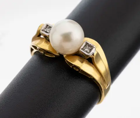 Bague or 18 ct perle-diamant, années 1950, or jaune/blanc 750/000, perle de culture Akoya au centre, D
