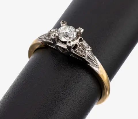 Bague or 18 ct diamant, or jaune 750/000, tête de bague en platine, 1 diamant taille ancienne et 4