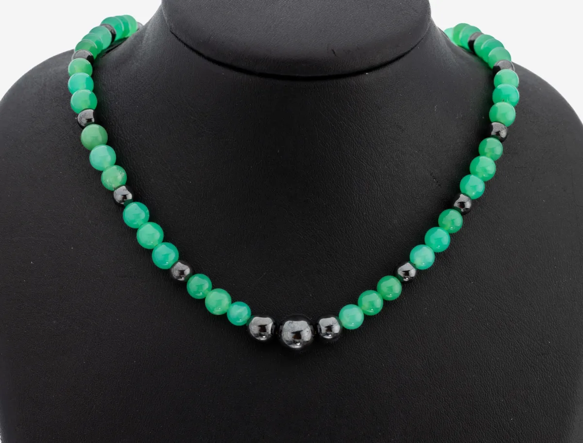 Collier chrysoprase-hématite, boules de chrysoprase, D. env. 7,3 mm, boules d'hématite D. env.
