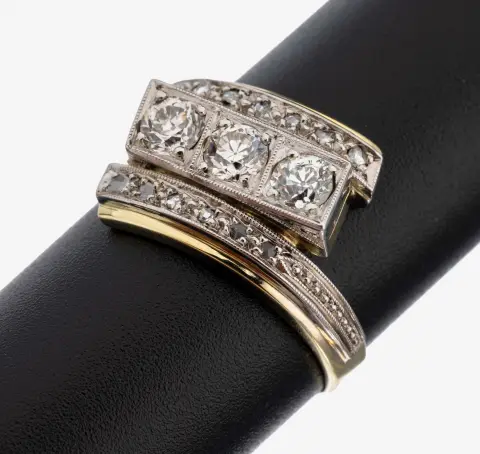 Bague diamant en or 14 kt, or jaune/blanc 585/000, 3 diamants taille ancienne au centre, total env. 0,50 ct