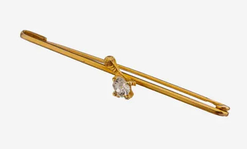 Épingle de cravate diamant en or 14 ct, or jaune 585/000, simple barre allongée, L. env. 6,2