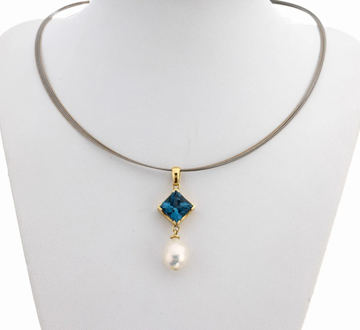14 kt Gold Topas-Perl-Anhänger, GG 585/000,facett. London Blue Topas (beh.) ca. 6.0