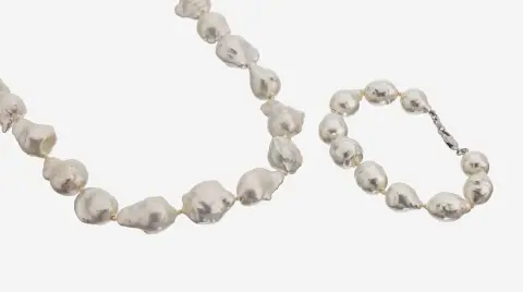 Parure de perles : collier et bracelet, perles dites monstre, diamètre env. 12 - 18 mm, nat