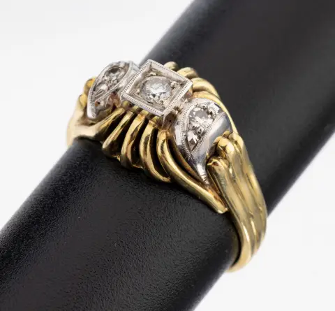 Bague diamant en or 14 kt, années 1950, or gris/blanc 585/000, 1 brillant et 2 diamants 8/8