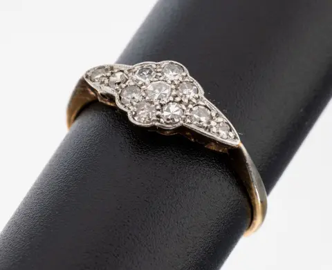 Bague diamants en or 18 ct, vers 1920-30, or jaune 750/000, tête de bague en platine, 11 diamants 8/8 au total