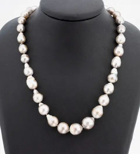 Collier de perles avec fermoir en or 14 kt, WG 585/000, baroque gris argenté