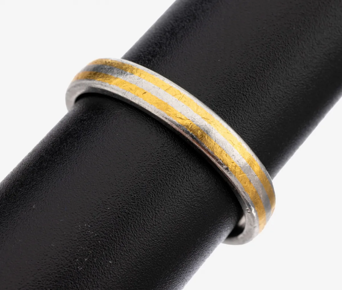 Platin und 24 kt Gold Ring, Pt 950/000 und GG 999/000, schlicht, Ringschiene mit pers