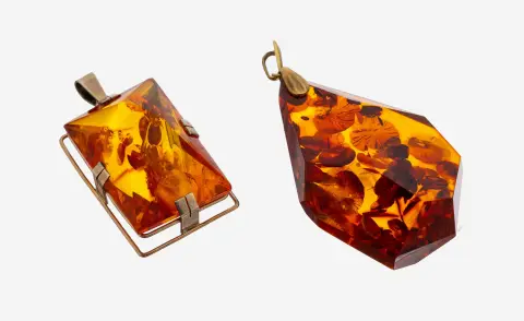 Lot de 2 pendentifs en or 8 ct avec ambre, or 333/000, 1 grand goutte abstraite, bélière