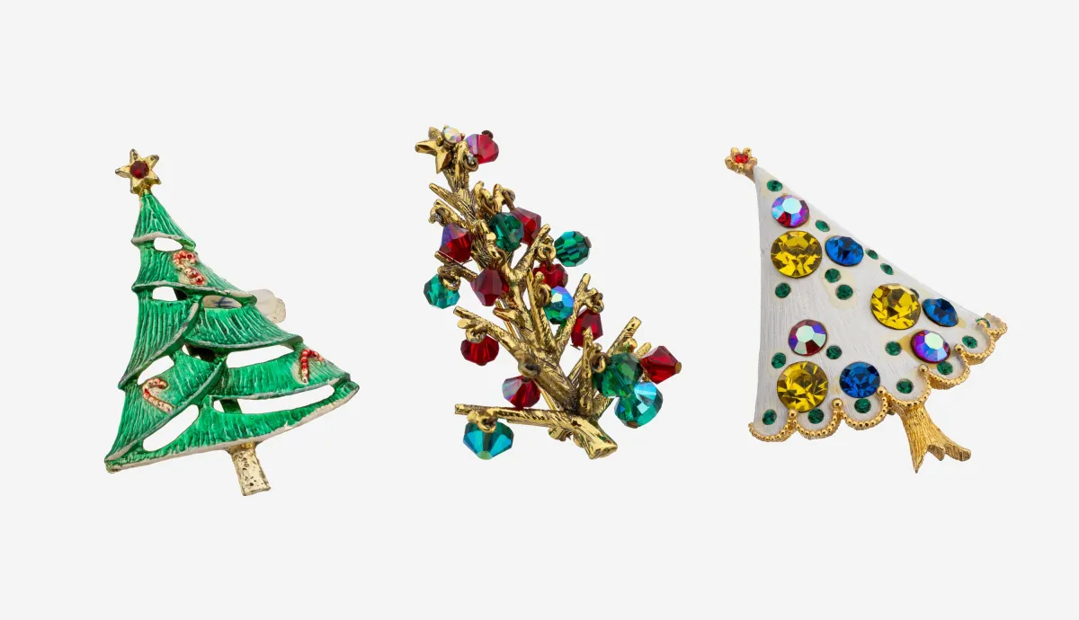 Lot van 3 kerstboombroches, VS jaren 1950, verguld metaal, 1 gesigneerd Hollycraft