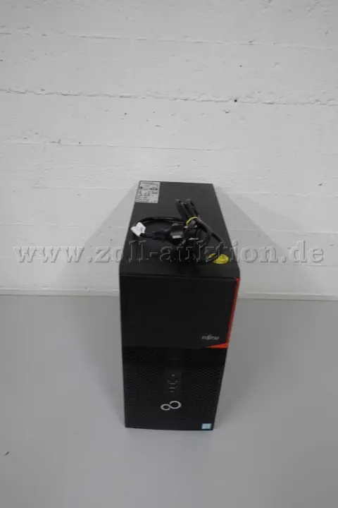 19 Fujitsu Esprimo P556, güç kablolu