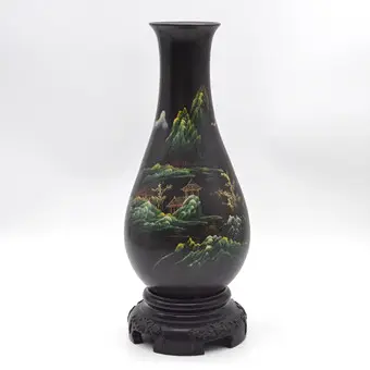 Jarrón chino, estilo chinoiserie paisaje, madera, pintura lacada, hacia 1970, China.