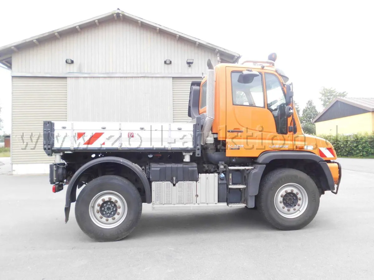 1 مرسيدس بنز Unimog U423
