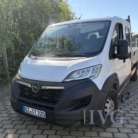Camion OPEL Movano cu cabină dublă și platformă