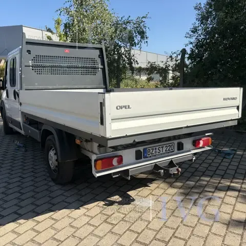 欧宝 Movano 双排座平板卡车