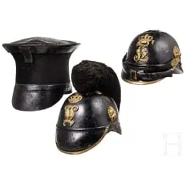 Due elmi Raupenhelm frammentari e un corpo di Tschako, XIX sec.