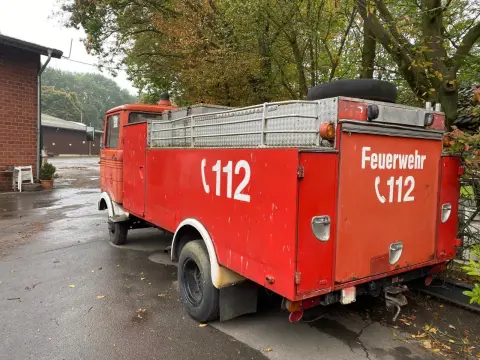 Vehículo de bomberos (en estado de marcha)