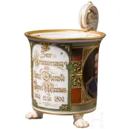 Rare tasse portrait KPM « En souvenir des fidèles services de votre mari 1819 - 27.10. - 1900 »