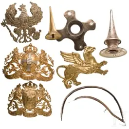 Petite collection de garnitures de casque, vers 1900