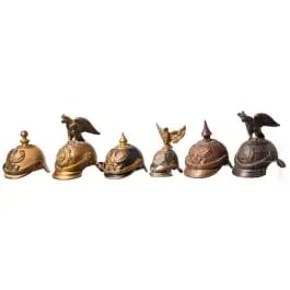 Six casques miniatures prussiens, vers 1900