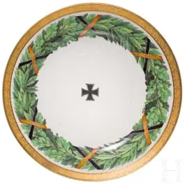 Grand plat de service du service Feldherrnservice de KPM avec la Croix de fer de 1813