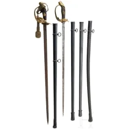 Deux épées M 1889 pour officiers d'infanterie, vers 1905