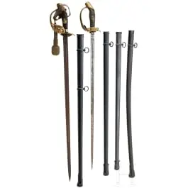 Deux épées M 1889 pour officiers d'infanterie, vers 1905