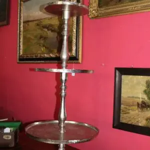 Stor etasjehylle med 3 nivåer, høyde 128 cm