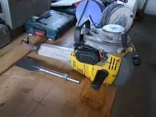 Ciocan demolator pe benzină