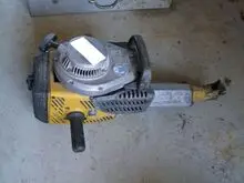 Ciocan demolator pe benzină