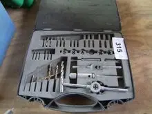طقم تسنين وثقب