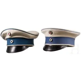 Deux casquettes à visière du régiment de cuirassiers n° 3