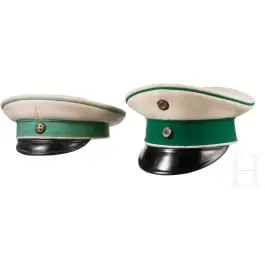 Deux casquettes à visière du régiment de cuirassiers n° 8