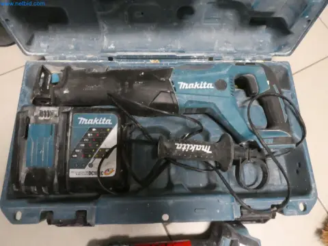 Sierra de brazo de batería Makita DJR186