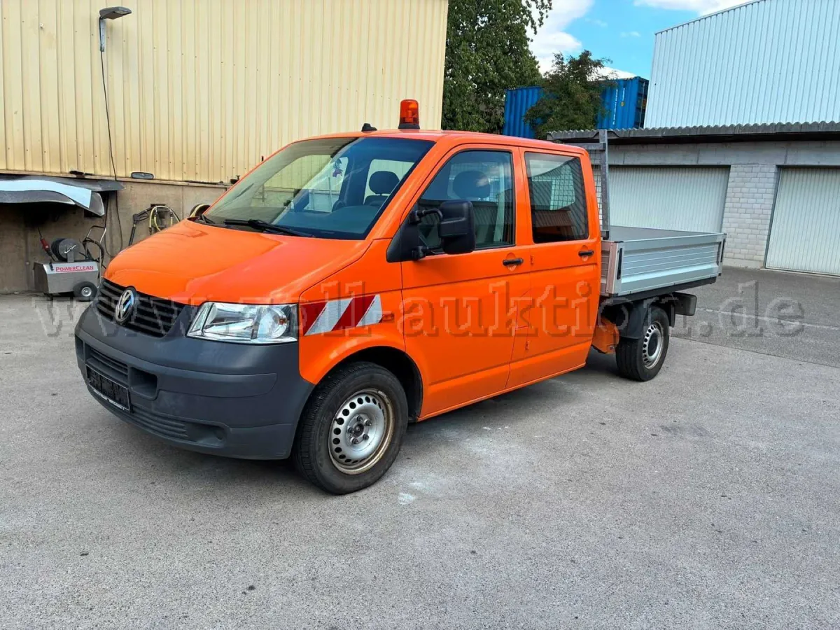 1 辆 VW T5 四驱带敞厢运输车