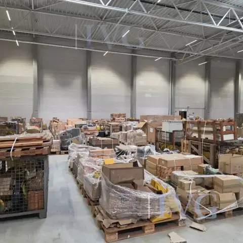Extensive stock of construction machinery parts BOBCAT/CATERPILLAR/CUMMINS/KOMATSU