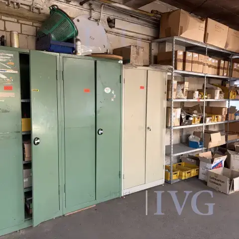 Lot dulapuri de atelier / rafturi cu polițe