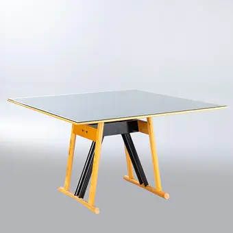 Cassina. Stol / blagovaonski stol, 1980-ih.