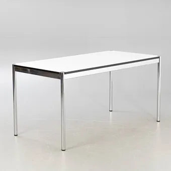 USM Haller，白色桌子。