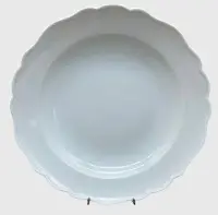 Stor skål "Meissen" hvitt porselen, høyde 5 cm, diameter 26 cm, 1. sortering