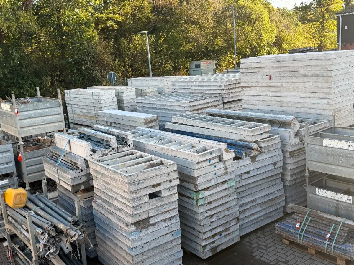 DOKA-Framax Xlife模板批次(新价:净价514,000.00欧元)