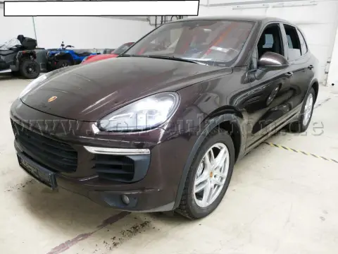 1 辆 Porsche Cayenne S Tiptronic