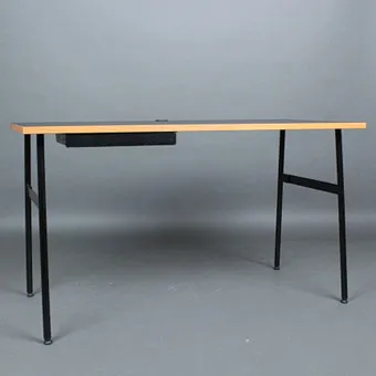 SIMON LEGALD. لصالح Normann Copenhagen، مكتب 'Journal Desk'، خشب، معدن، الدنمارك.
