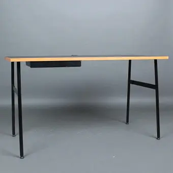 SIMON LEGALD. لصالح Normann Copenhagen، مكتب 'Journal Desk'، خشب، معدن، الدنمارك.