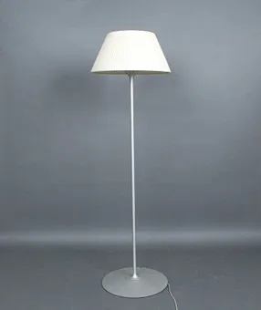 فيليب ستارك. مصباح أرضي "Romeo Soft" لصالح Flos، تصميم 1998، إيطاليا
