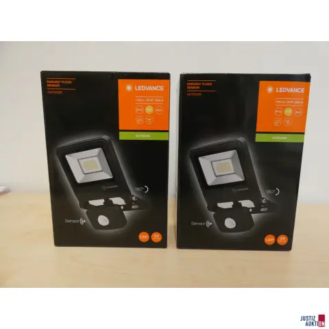 مصباحان خارجيان LED بمستشعر Ledvance
